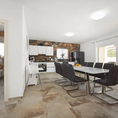 Villa Nur Amela *