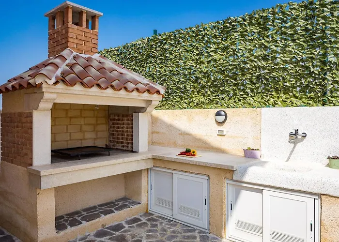 Nur Amela Villa Pula