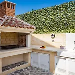 Nur Amela Villa Pula