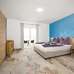 Nur Amela Villa Pula