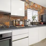 Nur Amela Villa