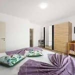 Nur Amela Villa