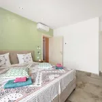 Nur Amela Villa *
