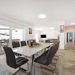 Villa Nur Amela *