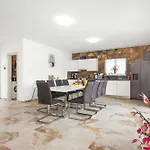 Nur Amela Villa Pula