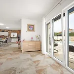 Nur Amela Villa *