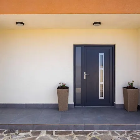 Villa Nur Amela *